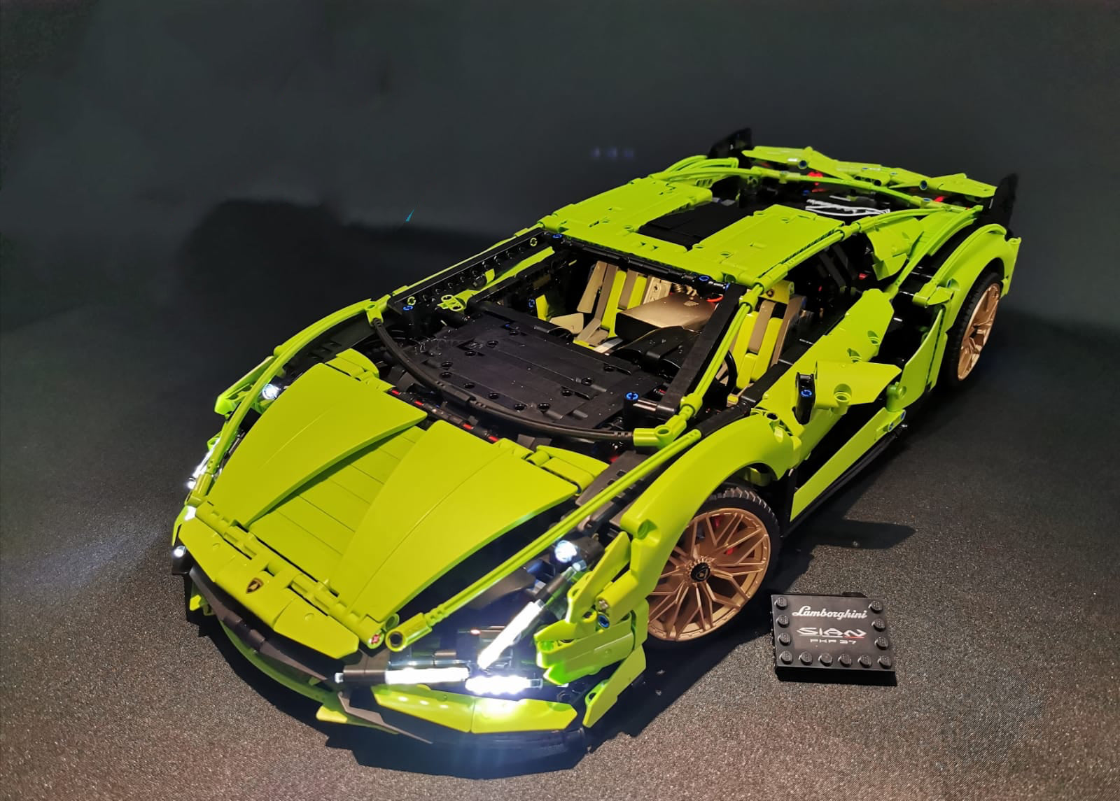 LEGO Technic Lamborghini Sián FKP 37